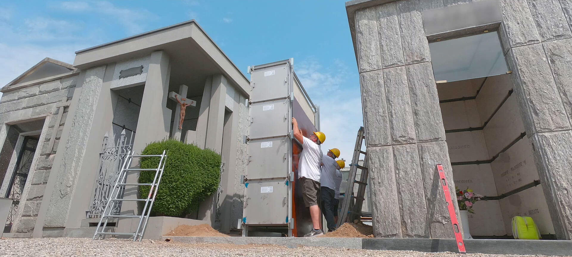 Vantaggi delle strutture cimiteriali prefabbricate in acciaio